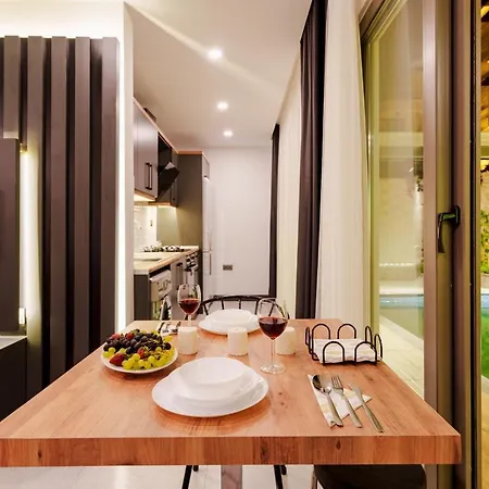 Mrt Suites Lara Aparthotel