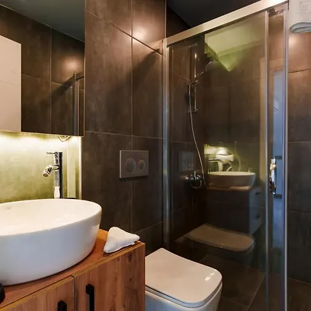 Hotel apartamentowy Mrt Lara