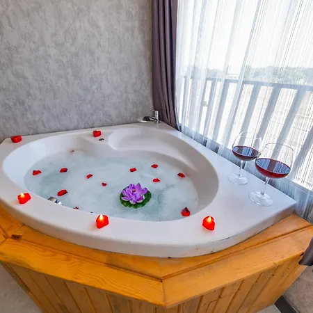 Mrt Lara Hotel apartamentowy 4*