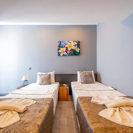 Hotel de apartamente Mrt Lara 4*